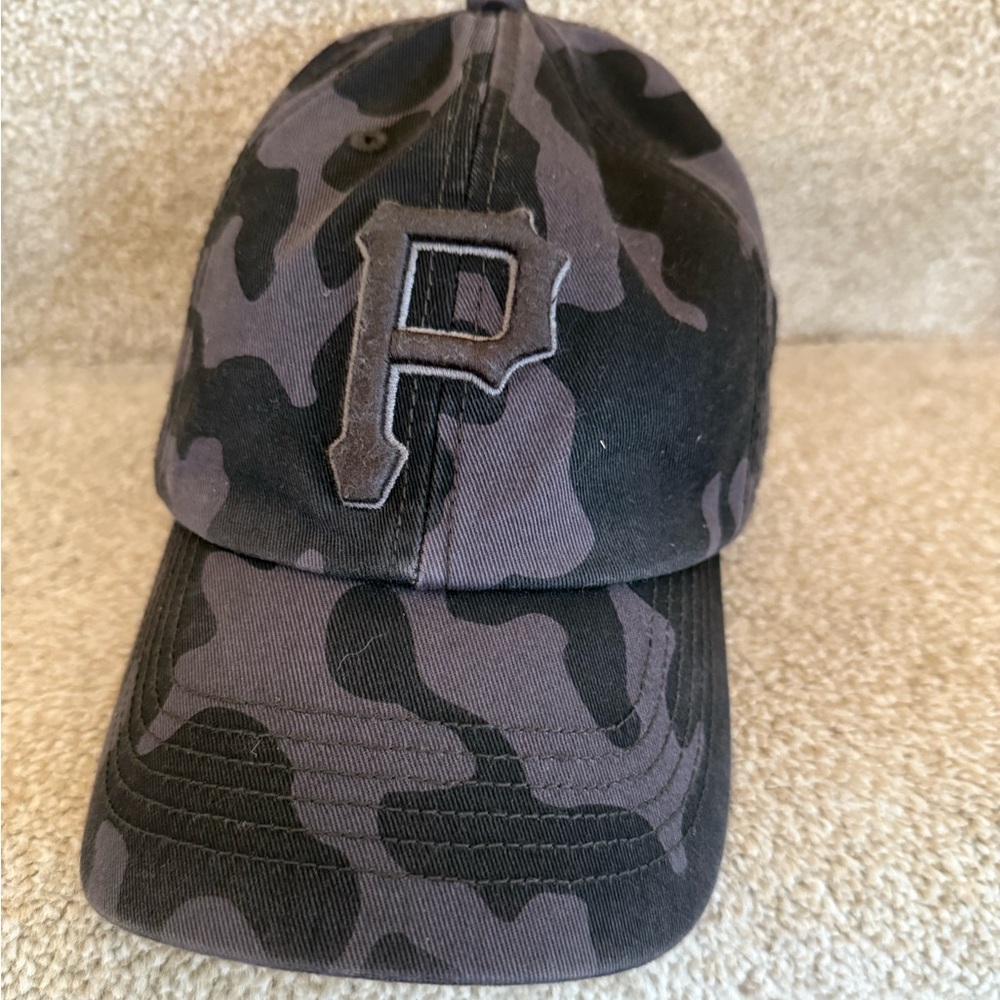 Pittsburgh Pirates MLB Black Gray Camo Hat 47 Franchise Brand Large